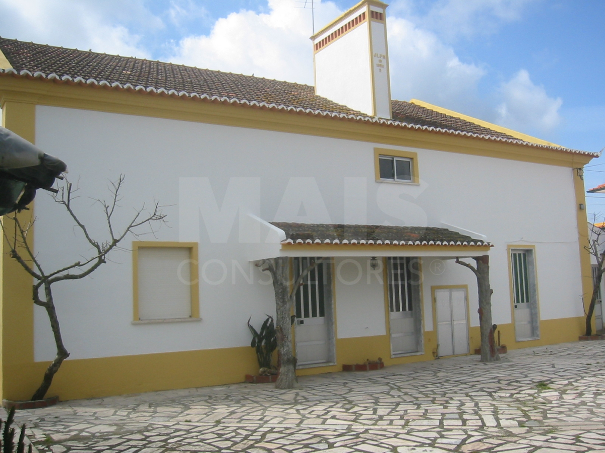 Rural property with 8 bedrooms - Investment or Housing